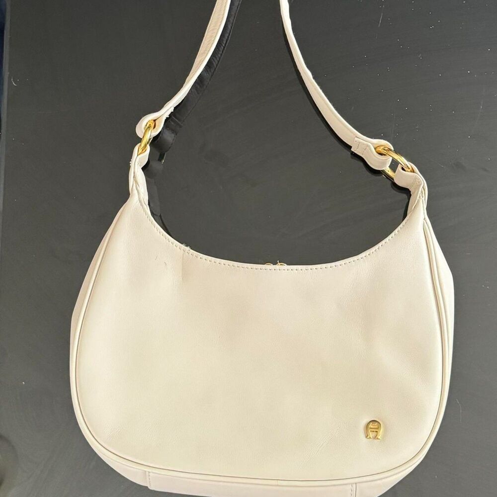 Etienne Aigner Cream Leather Crescent Shoulder Bag Vintage Y2K Minimalist Purse